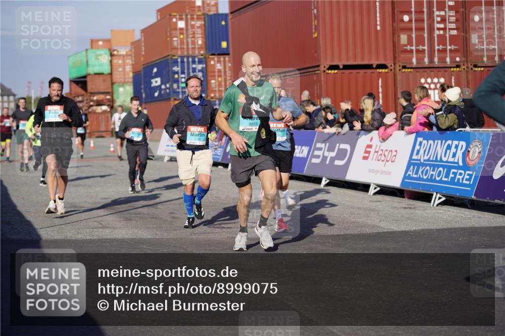 03.10.2025 - Köhlbrandbrückenlauf Michael Burmester http://msf.ph/oto/8999075 03.10.2025 10:03:37 Ziel 1351, 1353, 2767, 3073, 3235, 3245, 3251, 3659, 3708, 3710, 3804, 3825 meine-sportfotos.de