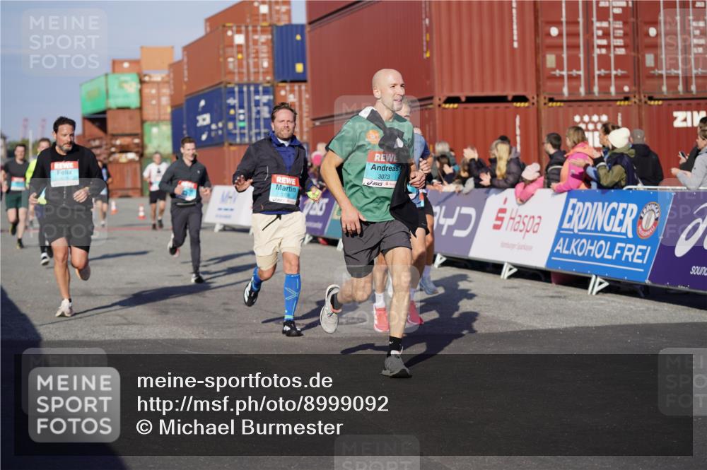 03.10.2025 - Köhlbrandbrückenlauf Michael Burmester http://msf.ph/oto/8999092 03.10.2025 10:03:37 Ziel 1351, 1353, 2767, 3073, 3235, 3245, 3251, 3659, 3708, 3710, 3804, 3825 meine-sportfotos.de