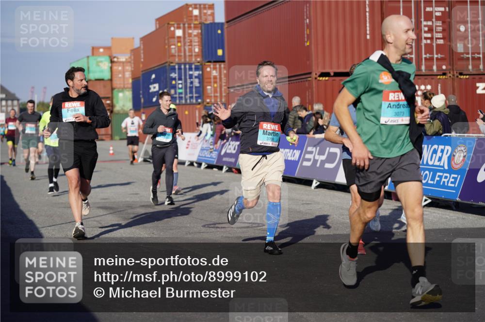 03.10.2025 - Köhlbrandbrückenlauf Michael Burmester http://msf.ph/oto/8999102 03.10.2025 10:03:38 Ziel 1309, 1351, 1353, 2767, 3073, 3235, 3236, 3245, 3251, 3659, 3708, 3710, 3804, 3825 meine-sportfotos.de
