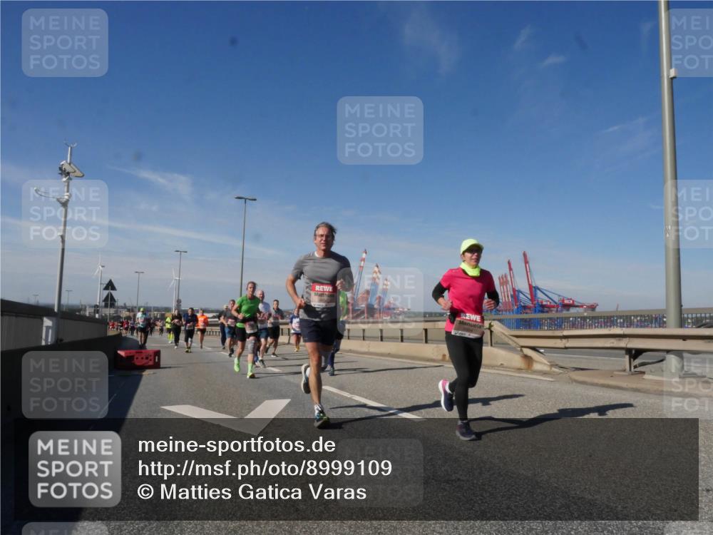 03.10.2025 - Köhlbrandbrückenlauf Matties Gatica Varas http://msf.ph/oto/8999109 03.10.2025 12:51:49 Position 2  meine-sportfotos.de