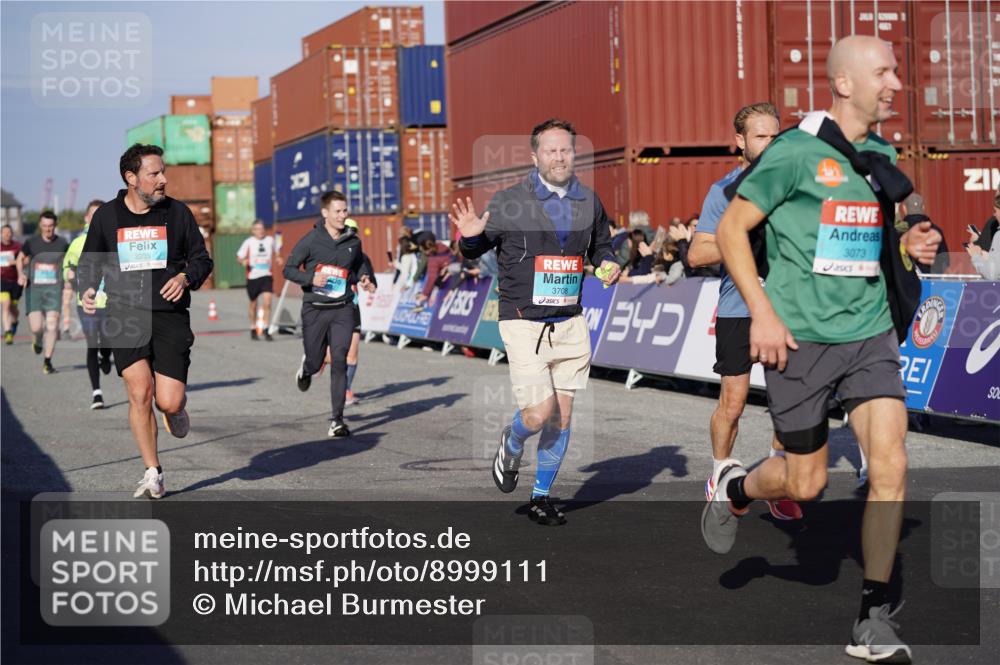 03.10.2025 - Köhlbrandbrückenlauf Michael Burmester http://msf.ph/oto/8999111 03.10.2025 10:03:38 Ziel 1309, 1351, 1353, 2767, 3073, 3235, 3236, 3245, 3251, 3659, 3708, 3710, 3804, 3825 meine-sportfotos.de