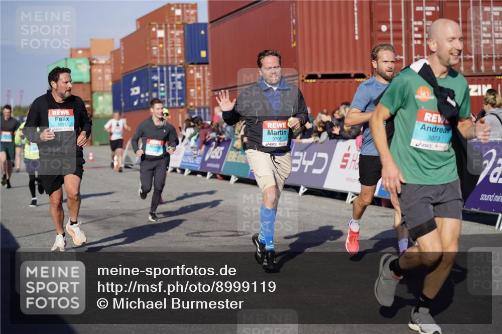 03.10.2025 - Köhlbrandbrückenlauf Michael Burmester http://msf.ph/oto/8999119 03.10.2025 10:03:38 Ziel 1309, 1351, 1353, 2767, 3073, 3235, 3236, 3245, 3251, 3659, 3708, 3710, 3804, 3825 meine-sportfotos.de
