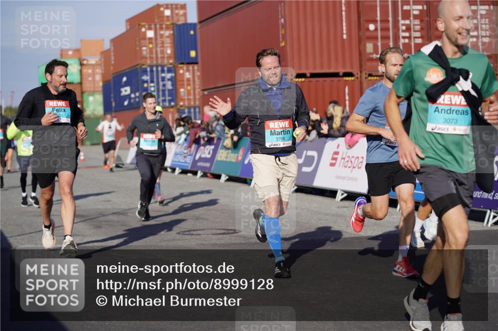 03.10.2025 - Köhlbrandbrückenlauf Michael Burmester http://msf.ph/oto/8999128 03.10.2025 10:03:38 Ziel 1309, 1351, 1353, 2767, 3073, 3235, 3236, 3245, 3251, 3659, 3708, 3710, 3804, 3825 meine-sportfotos.de