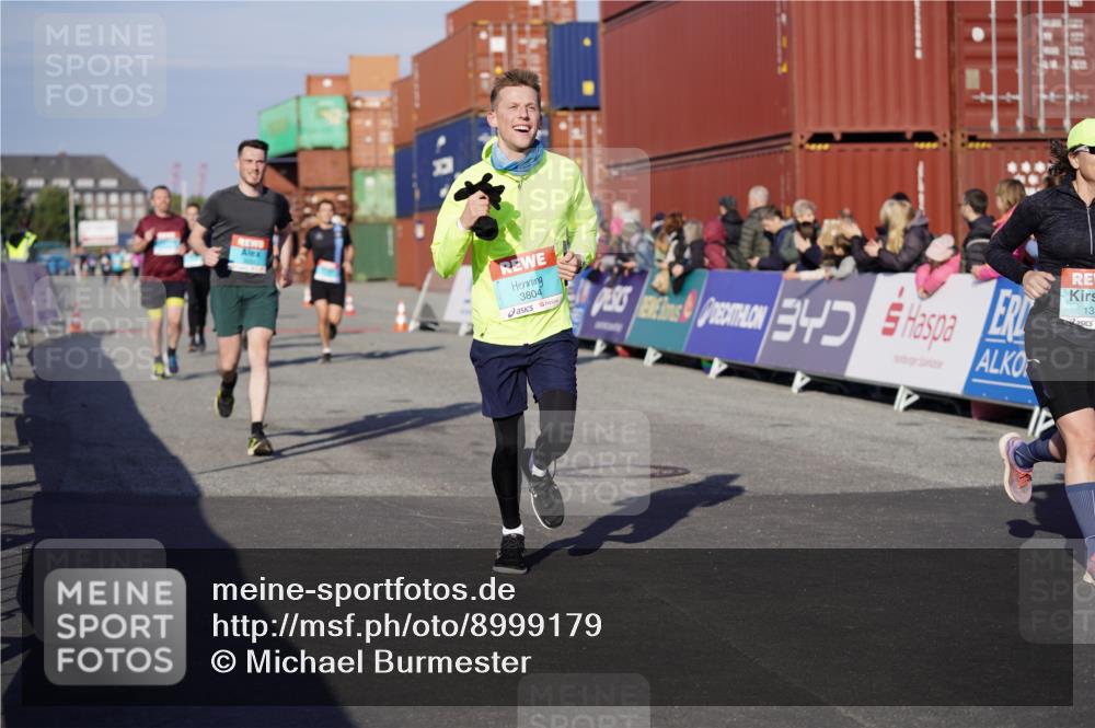 03.10.2025 - Köhlbrandbrückenlauf Michael Burmester http://msf.ph/oto/8999179 03.10.2025 10:03:41 Ziel 1216, 1309, 1351, 1353, 2767, 3073, 3235, 3236, 3462, 3465, 3659, 3708, 3710, 3804, 3821, 3825 meine-sportfotos.de