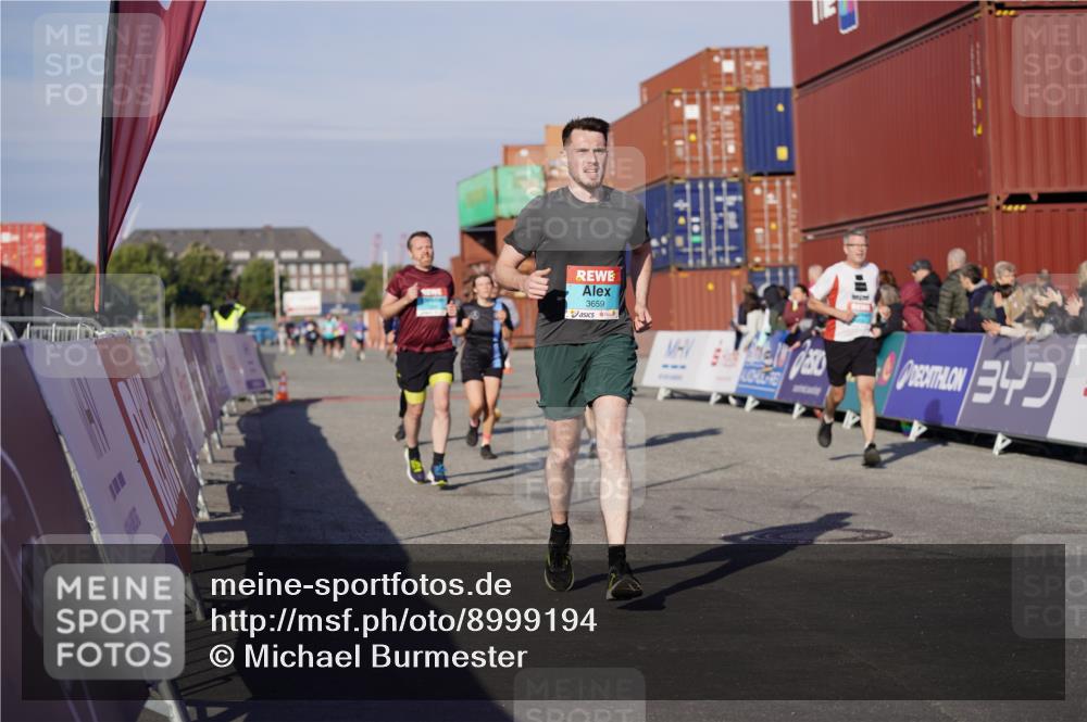 03.10.2025 - Köhlbrandbrückenlauf Michael Burmester http://msf.ph/oto/8999194 03.10.2025 10:03:42 Ziel 1216, 1309, 1353, 2767, 3073, 3235, 3236, 3462, 3465, 3659, 3708, 3710, 3804, 3821, 3825 meine-sportfotos.de