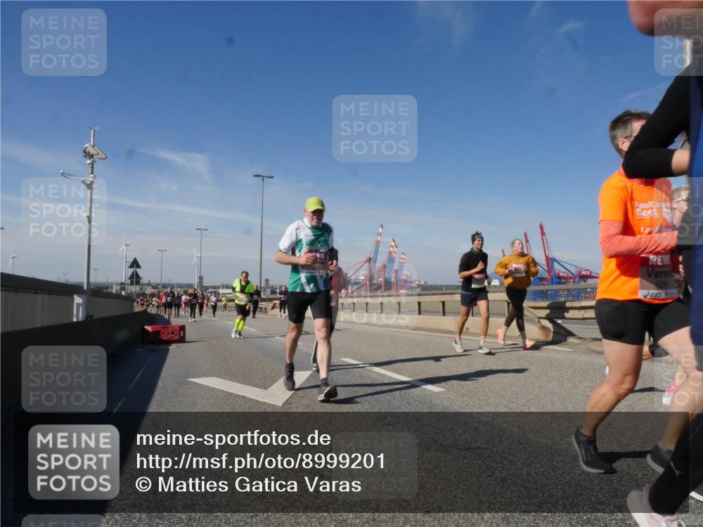 03.10.2025 - Köhlbrandbrückenlauf Matties Gatica Varas http://msf.ph/oto/8999201 03.10.2025 12:51:58 Position 2 6, 230 meine-sportfotos.de
