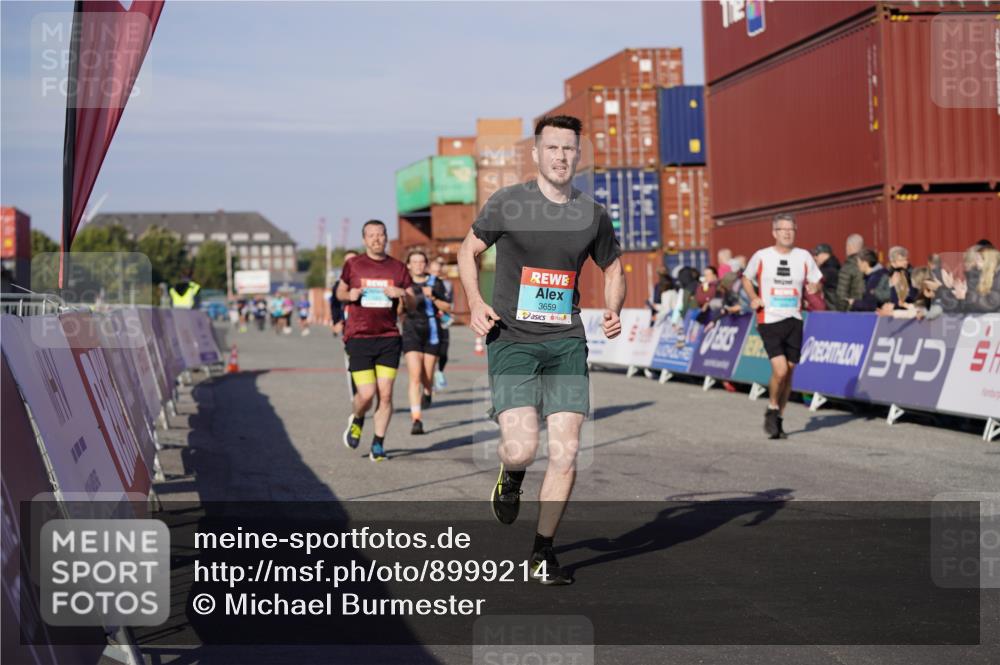 03.10.2025 - Köhlbrandbrückenlauf Michael Burmester http://msf.ph/oto/8999214 03.10.2025 10:03:42 Ziel 1216, 1309, 1353, 2767, 3073, 3235, 3236, 3462, 3465, 3659, 3708, 3710, 3804, 3821, 3825 meine-sportfotos.de