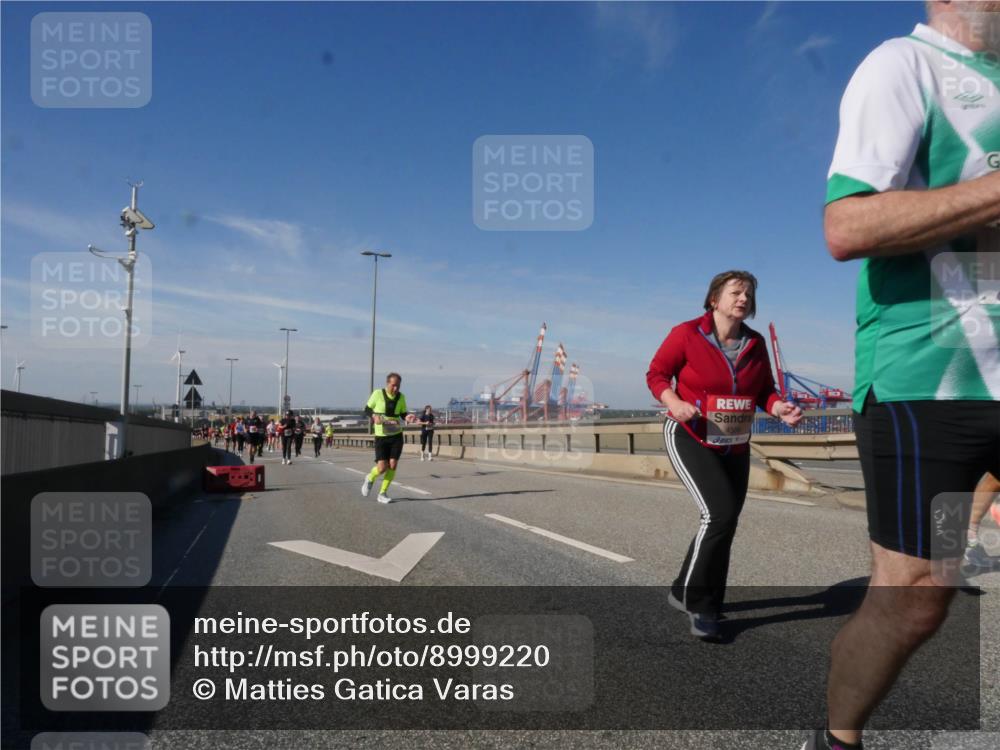 03.10.2025 - Köhlbrandbrückenlauf Matties Gatica Varas http://msf.ph/oto/8999220 03.10.2025 12:51:59 Position 2  meine-sportfotos.de