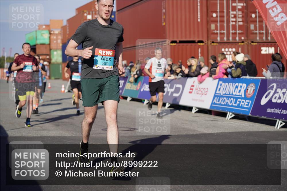 03.10.2025 - Köhlbrandbrückenlauf Michael Burmester http://msf.ph/oto/8999222 03.10.2025 10:03:43 Ziel 1216, 1309, 1353, 2767, 3235, 3236, 3462, 3465, 3659, 3708, 3710, 3804, 3821, 3825 meine-sportfotos.de