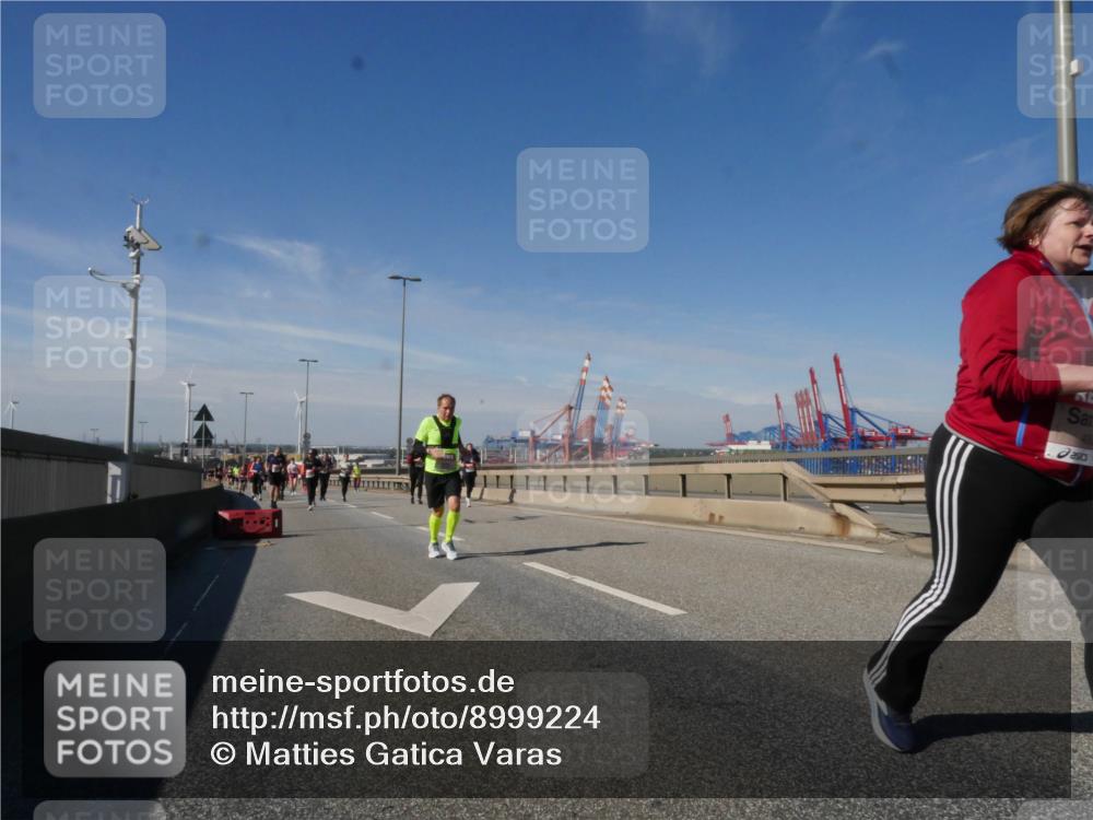 03.10.2025 - Köhlbrandbrückenlauf Matties Gatica Varas http://msf.ph/oto/8999224 03.10.2025 12:52:00 Position 2  meine-sportfotos.de