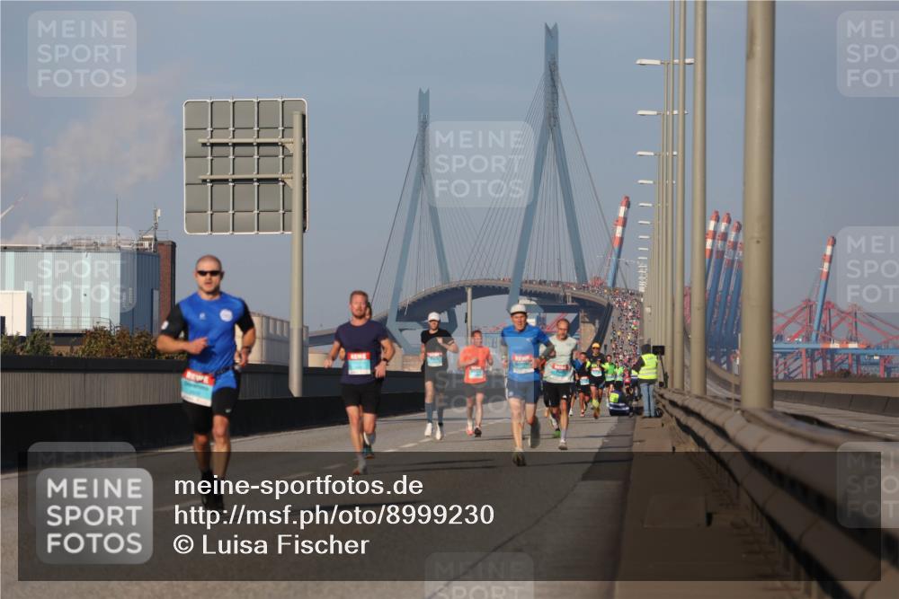 03.10.2025 - Köhlbrandbrückenlauf Luisa Fischer http://msf.ph/oto/8999230 03.10.2025 10:40:50 Position 3  meine-sportfotos.de