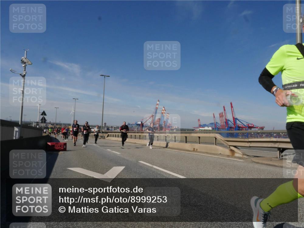 03.10.2025 - Köhlbrandbrückenlauf Matties Gatica Varas http://msf.ph/oto/8999253 03.10.2025 12:52:03 Position 2  meine-sportfotos.de