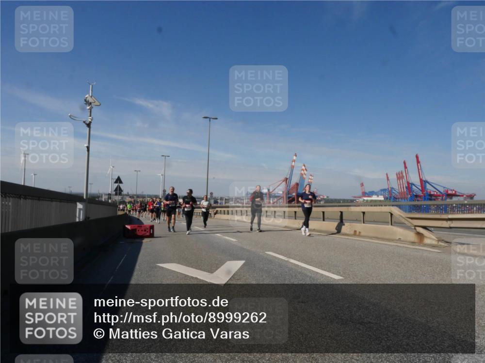 03.10.2025 - Köhlbrandbrückenlauf Matties Gatica Varas http://msf.ph/oto/8999262 03.10.2025 12:52:04 Position 2 111 meine-sportfotos.de