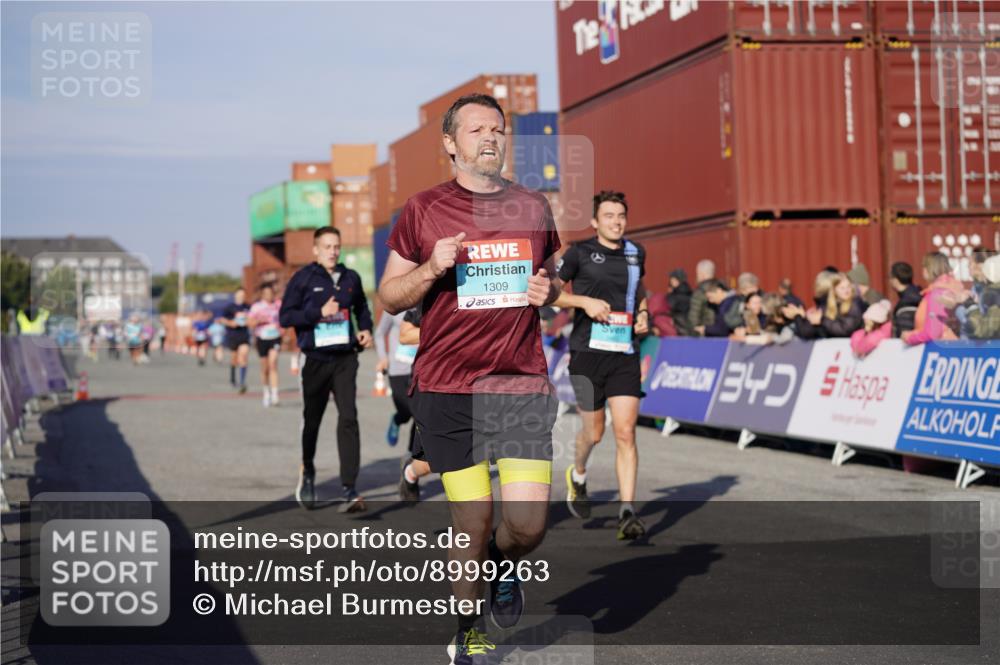 03.10.2025 - Köhlbrandbrückenlauf Michael Burmester http://msf.ph/oto/8999263 03.10.2025 10:03:44 Ziel 1039, 1216, 1309, 1353, 2767, 3235, 3236, 3462, 3465, 3659, 3804, 3821, 3825 meine-sportfotos.de