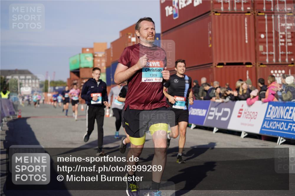 03.10.2025 - Köhlbrandbrückenlauf Michael Burmester http://msf.ph/oto/8999269 03.10.2025 10:03:45 Ziel 1039, 1216, 1309, 1353, 2767, 3236, 3462, 3465, 3659, 3804, 3821, 3825 meine-sportfotos.de