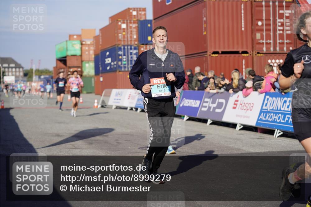 03.10.2025 - Köhlbrandbrückenlauf Michael Burmester http://msf.ph/oto/8999279 03.10.2025 10:03:46 Ziel 1039, 1216, 1309, 1353, 2767, 3138, 3236, 3462, 3465, 3659, 3804, 3821, 3825 meine-sportfotos.de