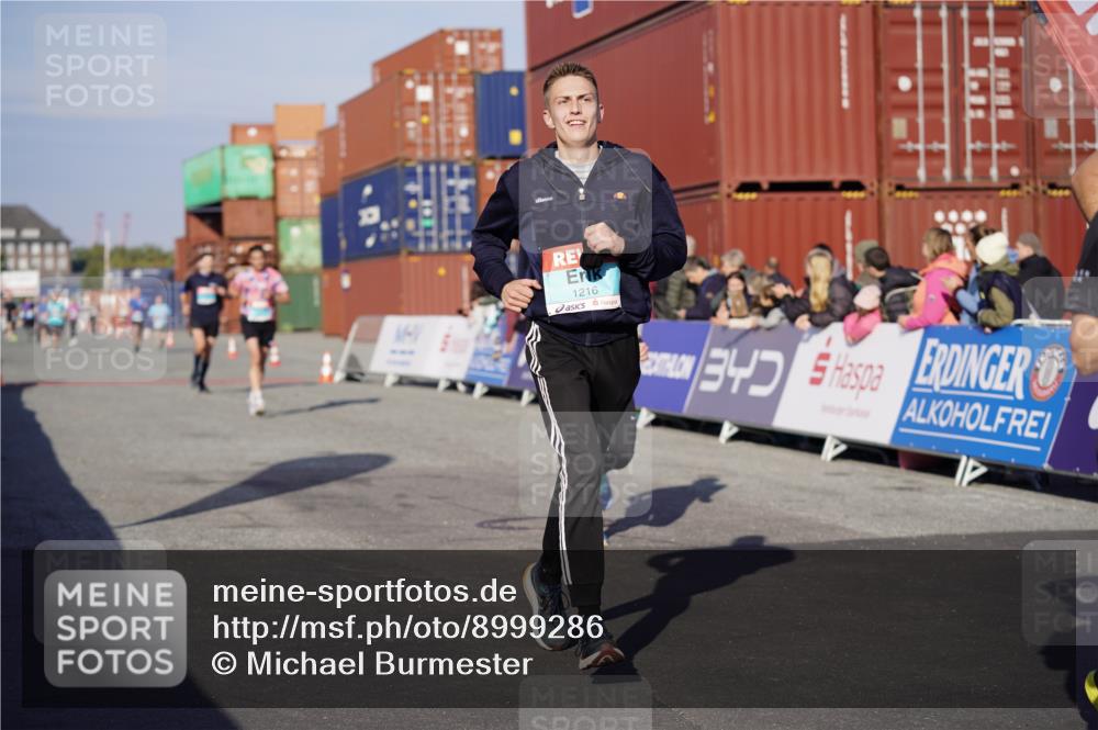 03.10.2025 - Köhlbrandbrückenlauf Michael Burmester http://msf.ph/oto/8999286 03.10.2025 10:03:46 Ziel 1039, 1216, 1309, 1353, 2767, 3138, 3236, 3462, 3465, 3659, 3804, 3821, 3825 meine-sportfotos.de