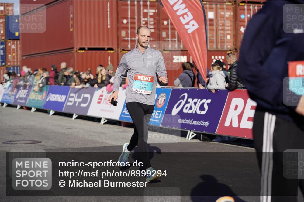 03.10.2025 - Köhlbrandbrückenlauf Michael Burmester http://msf.ph/oto/8999294 03.10.2025 10:03:47 Ziel 1039, 1216, 1309, 3138, 3236, 3462, 3465, 3659, 3821 meine-sportfotos.de