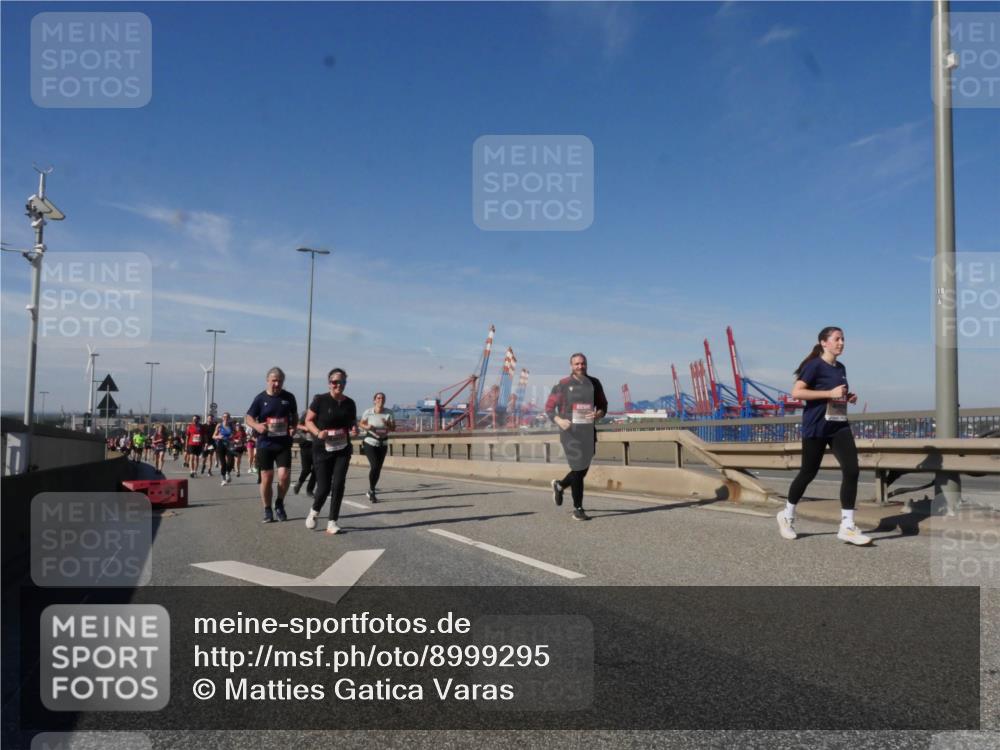 03.10.2025 - Köhlbrandbrückenlauf Matties Gatica Varas http://msf.ph/oto/8999295 03.10.2025 12:52:06 Position 2  meine-sportfotos.de