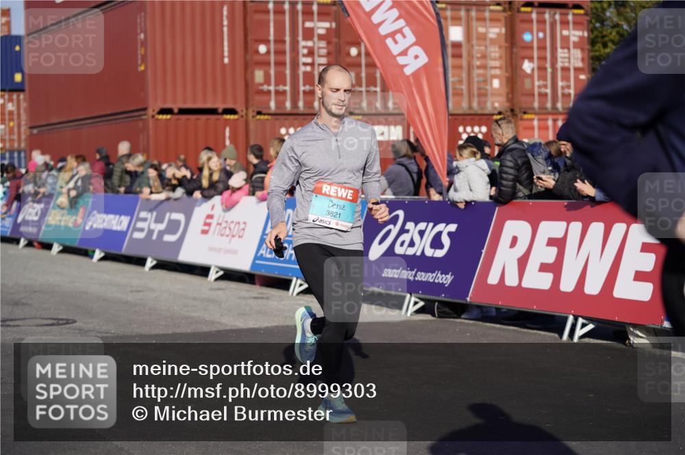 03.10.2025 - Köhlbrandbrückenlauf Michael Burmester http://msf.ph/oto/8999303 03.10.2025 10:03:48 Ziel 1039, 1216, 1309, 3138, 3236, 3462, 3465, 3821 meine-sportfotos.de