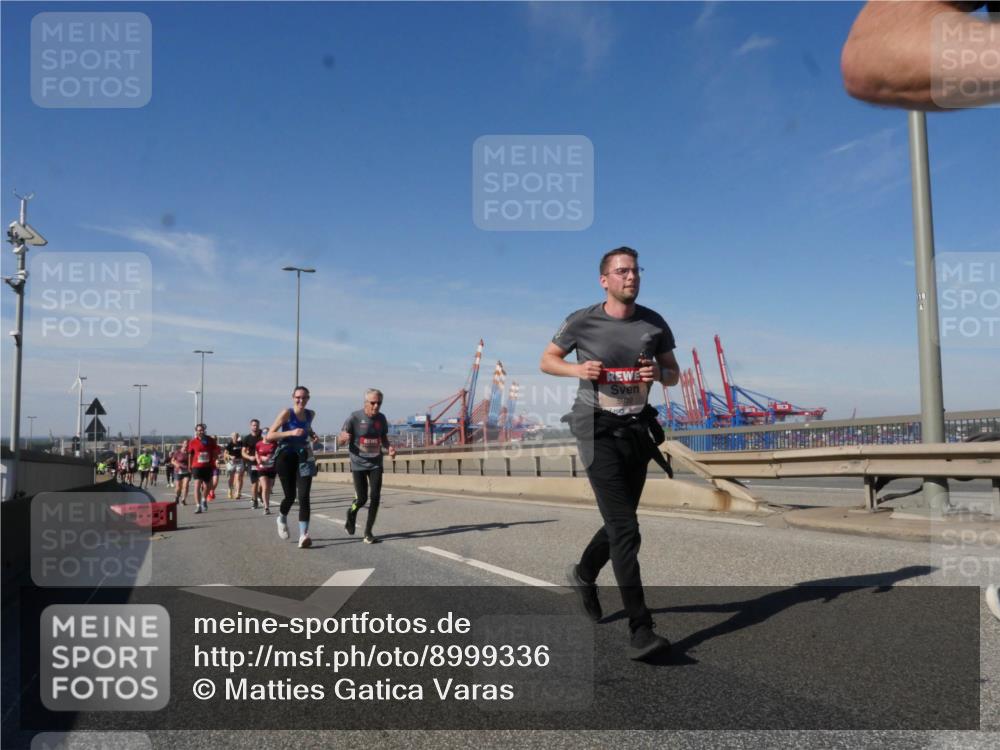 03.10.2025 - Köhlbrandbrückenlauf Matties Gatica Varas http://msf.ph/oto/8999336 03.10.2025 12:52:10 Position 2 5920, 118 meine-sportfotos.de