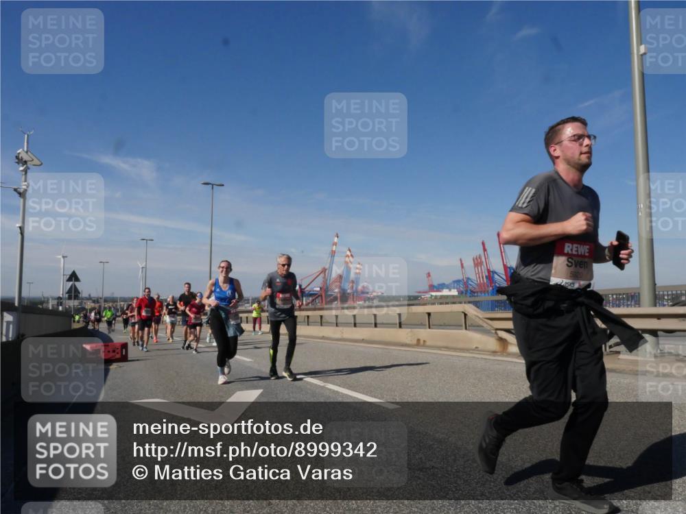 03.10.2025 - Köhlbrandbrückenlauf Matties Gatica Varas http://msf.ph/oto/8999342 03.10.2025 12:52:11 Position 2 5920 meine-sportfotos.de