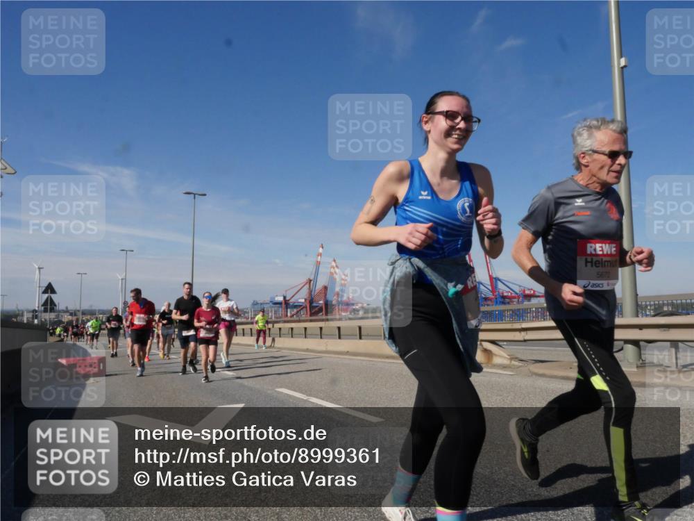 03.10.2025 - Köhlbrandbrückenlauf Matties Gatica Varas http://msf.ph/oto/8999361 03.10.2025 12:52:12 Position 2 5672 meine-sportfotos.de