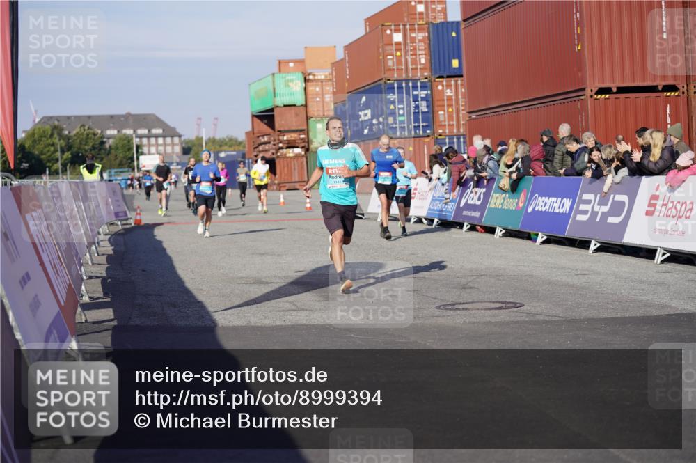 03.10.2025 - Köhlbrandbrückenlauf Michael Burmester http://msf.ph/oto/8999394 03.10.2025 10:03:58 Ziel 1141, 1543, 2732, 2798, 3138 meine-sportfotos.de