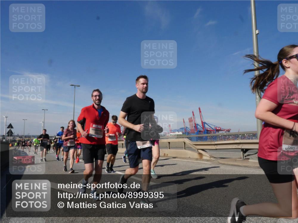 03.10.2025 - Köhlbrandbrückenlauf Matties Gatica Varas http://msf.ph/oto/8999395 03.10.2025 12:52:16 Position 2 4987 meine-sportfotos.de