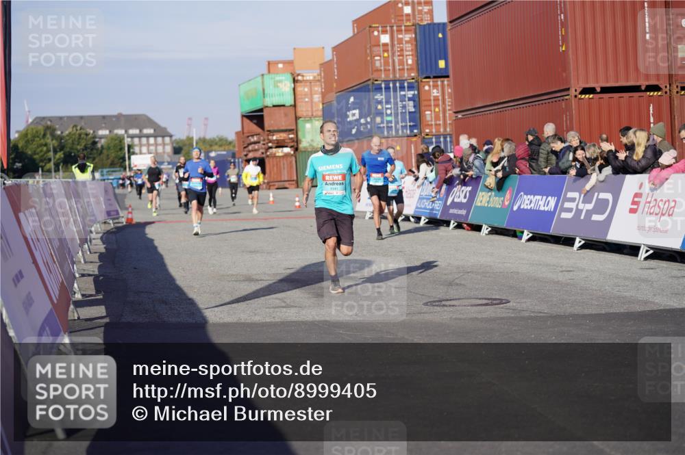 03.10.2025 - Köhlbrandbrückenlauf Michael Burmester http://msf.ph/oto/8999405 03.10.2025 10:03:58 Ziel 1141, 1543, 2732, 2798, 3138 meine-sportfotos.de
