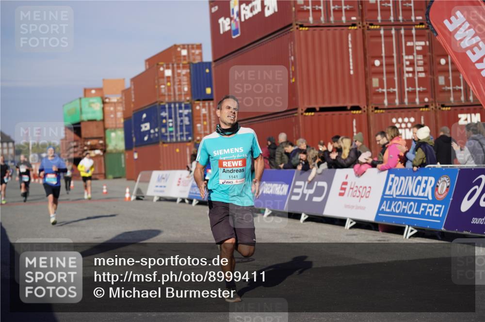 03.10.2025 - Köhlbrandbrückenlauf Michael Burmester http://msf.ph/oto/8999411 03.10.2025 10:04:00 Ziel 1141, 1543, 2732, 2798 meine-sportfotos.de