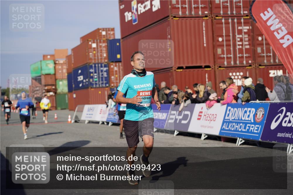 03.10.2025 - Köhlbrandbrückenlauf Michael Burmester http://msf.ph/oto/8999423 03.10.2025 10:04:00 Ziel 1141, 1543, 2732, 2798 meine-sportfotos.de