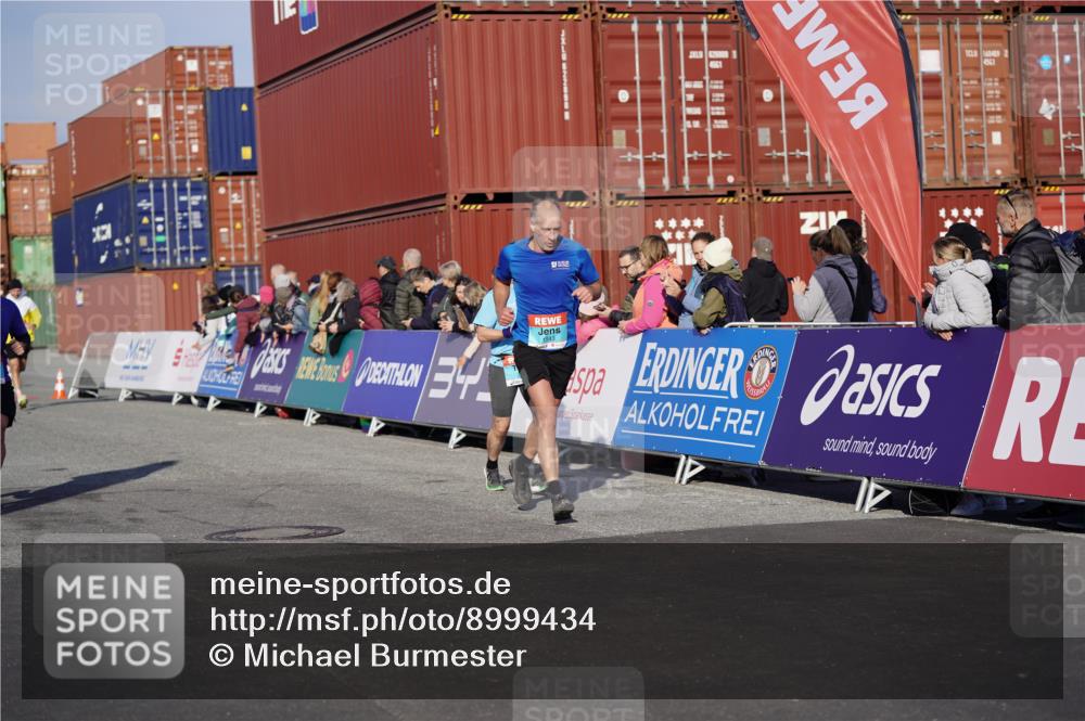 03.10.2025 - Köhlbrandbrückenlauf Michael Burmester http://msf.ph/oto/8999434 03.10.2025 10:04:01 Ziel 1141, 1543, 1702, 2732, 2791, 2798, 3766 meine-sportfotos.de