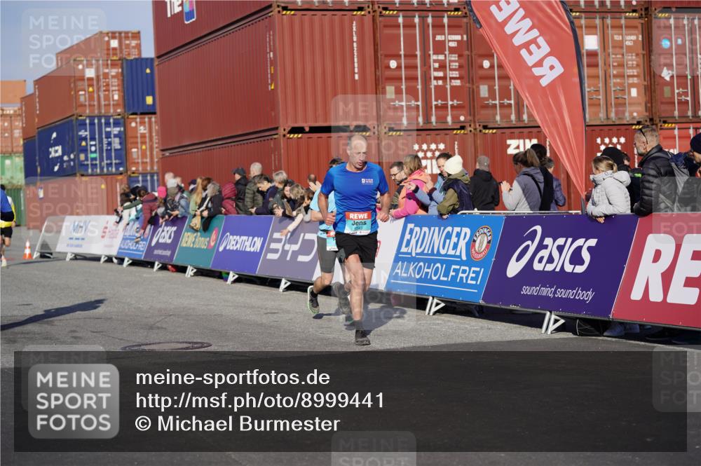03.10.2025 - Köhlbrandbrückenlauf Michael Burmester http://msf.ph/oto/8999441 03.10.2025 10:04:02 Ziel 1056, 1141, 1543, 1702, 2732, 2791, 2798, 3766 meine-sportfotos.de