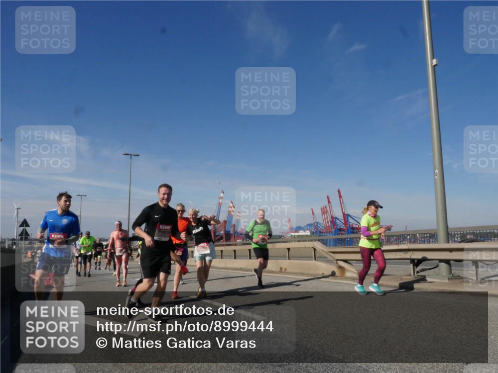 03.10.2025 - Köhlbrandbrückenlauf Matties Gatica Varas http://msf.ph/oto/8999444 03.10.2025 12:52:20 Position 2 18 meine-sportfotos.de