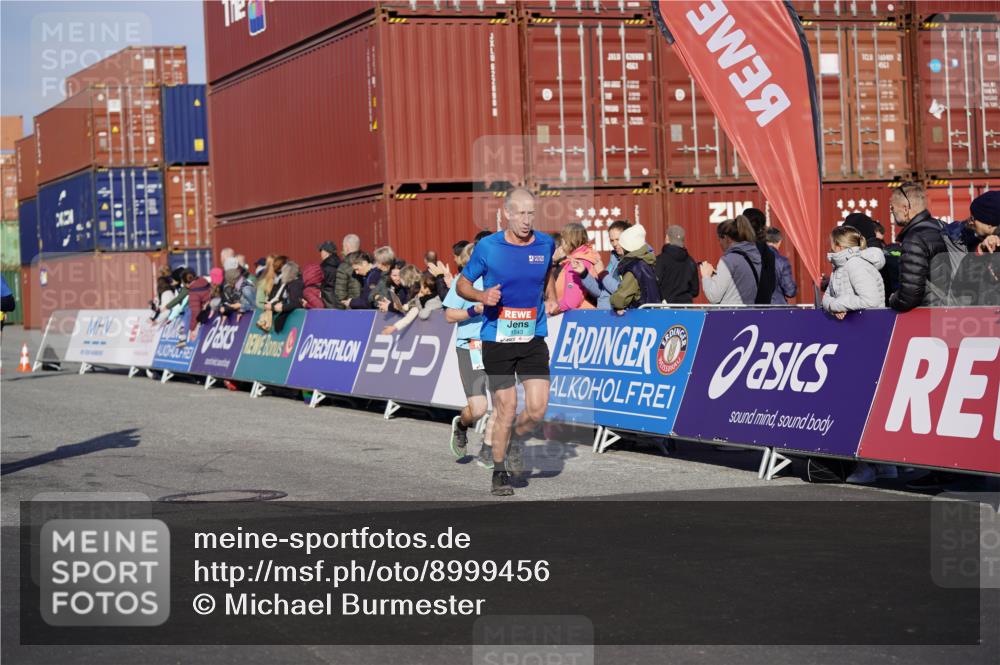 03.10.2025 - Köhlbrandbrückenlauf Michael Burmester http://msf.ph/oto/8999456 03.10.2025 10:04:02 Ziel 1056, 1141, 1543, 1702, 2732, 2791, 2798, 3766 meine-sportfotos.de
