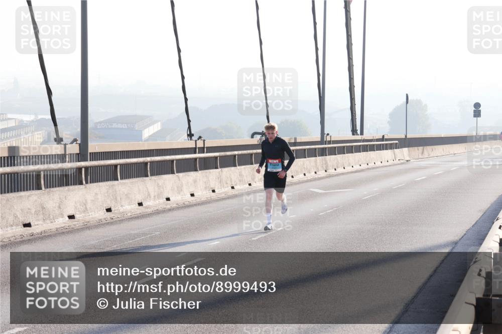 03.10.2025 - Köhlbrandbrückenlauf Julia Fischer http://msf.ph/oto/8999493 03.10.2025 09:17:15 Position 1  meine-sportfotos.de