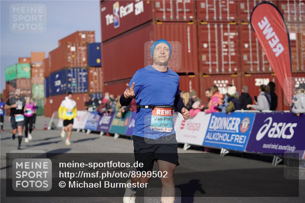 03.10.2025 - Köhlbrandbrückenlauf Michael Burmester http://msf.ph/oto/8999502 03.10.2025 10:04:04 Ziel 1056, 1141, 1533, 1543, 1702, 2732, 2791, 2798, 3766, 3830 meine-sportfotos.de