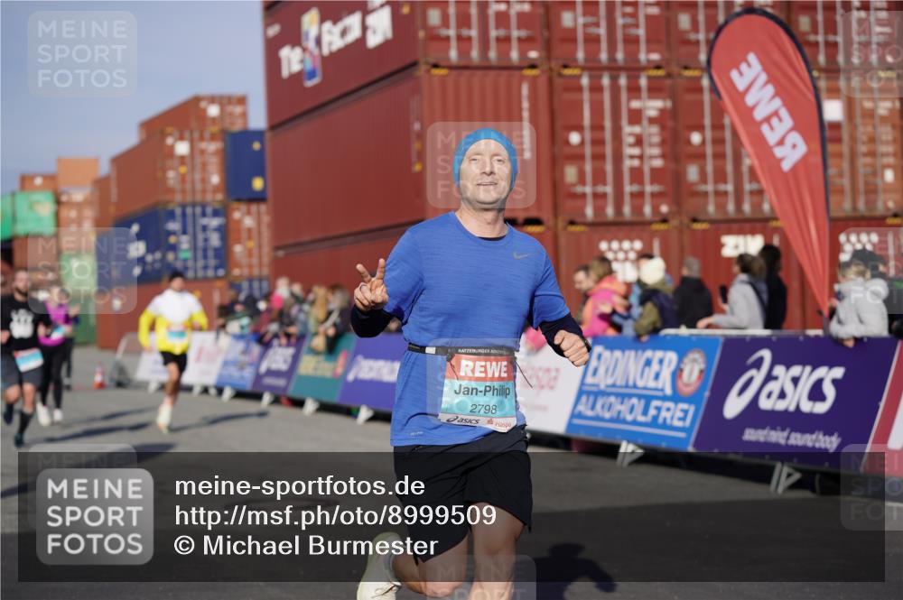 03.10.2025 - Köhlbrandbrückenlauf Michael Burmester http://msf.ph/oto/8999509 03.10.2025 10:04:04 Ziel 1056, 1141, 1533, 1543, 1702, 2732, 2791, 2798, 3766, 3830 meine-sportfotos.de