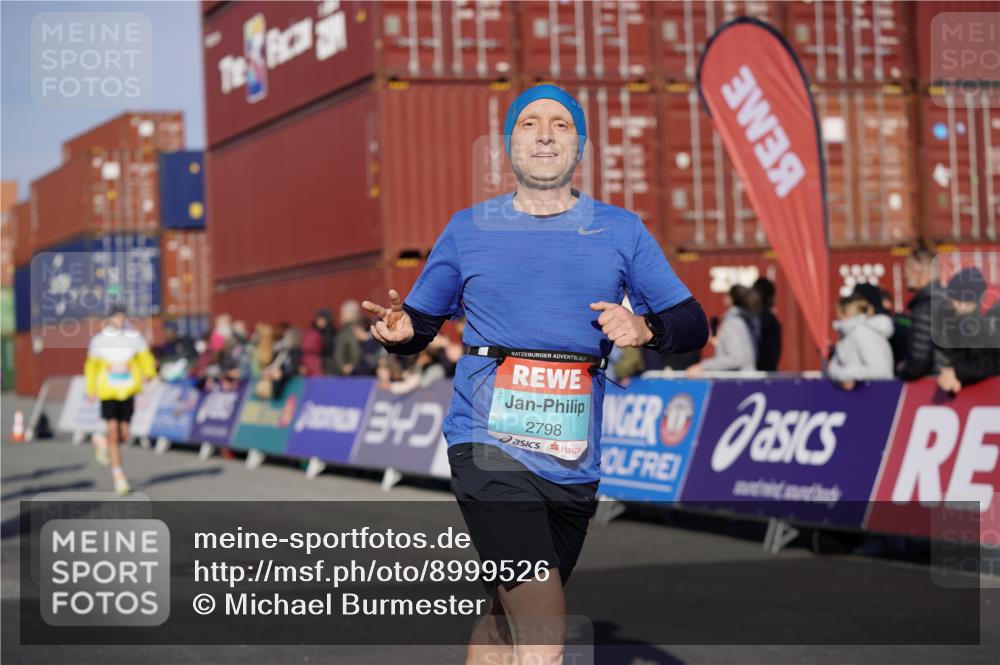 03.10.2025 - Köhlbrandbrückenlauf Michael Burmester http://msf.ph/oto/8999526 03.10.2025 10:04:04 Ziel 1056, 1141, 1533, 1543, 1702, 2732, 2791, 2798, 3766, 3830 meine-sportfotos.de