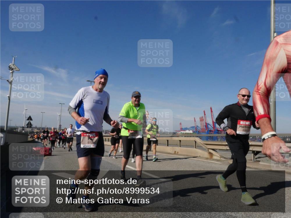 03.10.2025 - Köhlbrandbrückenlauf Matties Gatica Varas http://msf.ph/oto/8999534 03.10.2025 12:52:26 Position 2 6132, 6261 meine-sportfotos.de