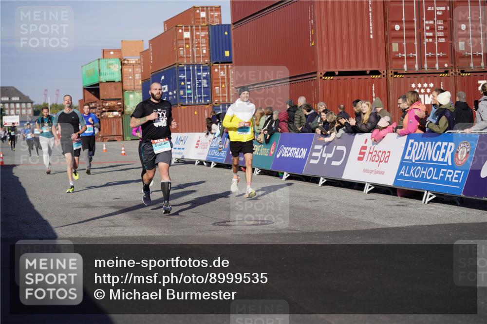 03.10.2025 - Köhlbrandbrückenlauf Michael Burmester http://msf.ph/oto/8999535 03.10.2025 10:04:06 Ziel 1056, 1141, 1245, 1533, 1543, 1702, 2732, 2791, 2798, 3067, 3766, 3830 meine-sportfotos.de
