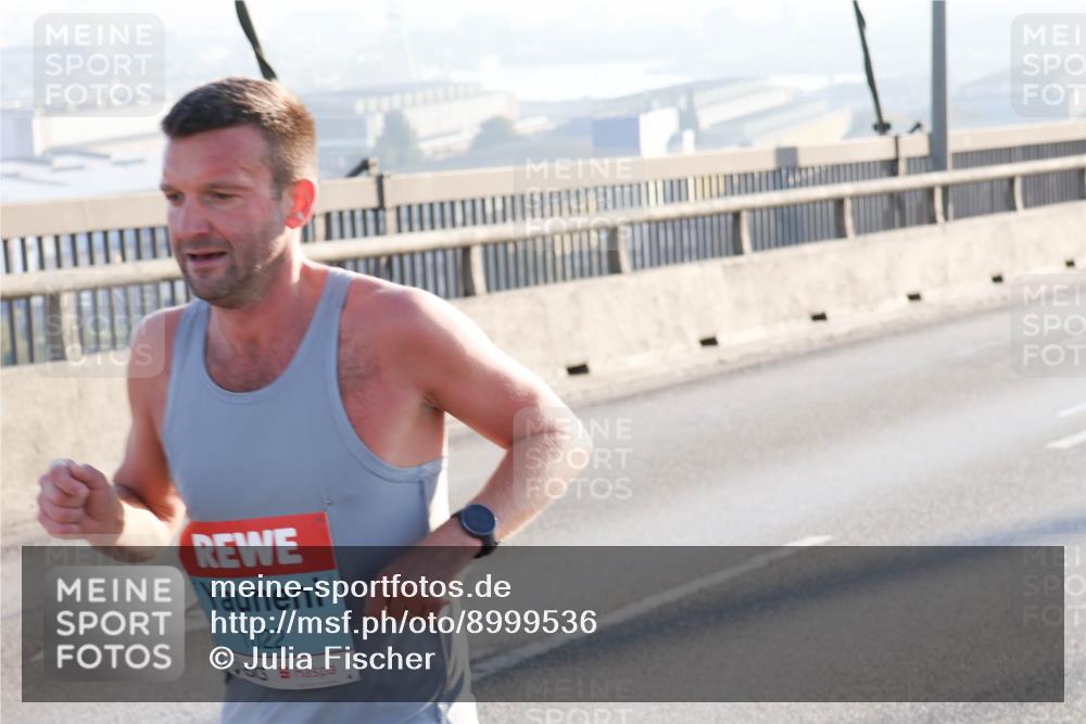 03.10.2025 - Köhlbrandbrückenlauf Julia Fischer http://msf.ph/oto/8999536 03.10.2025 09:17:37 Position 1 1022 meine-sportfotos.de