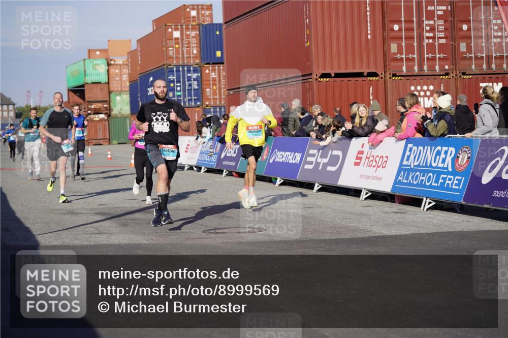 03.10.2025 - Köhlbrandbrückenlauf Michael Burmester http://msf.ph/oto/8999569 03.10.2025 10:04:06 Ziel 1056, 1141, 1245, 1533, 1543, 1702, 2732, 2791, 2798, 3067, 3766, 3830 meine-sportfotos.de