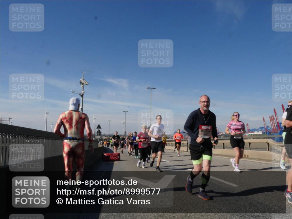 03.10.2025 - Köhlbrandbrückenlauf Matties Gatica Varas http://msf.ph/oto/8999577 03.10.2025 12:52:29 Position 2  meine-sportfotos.de