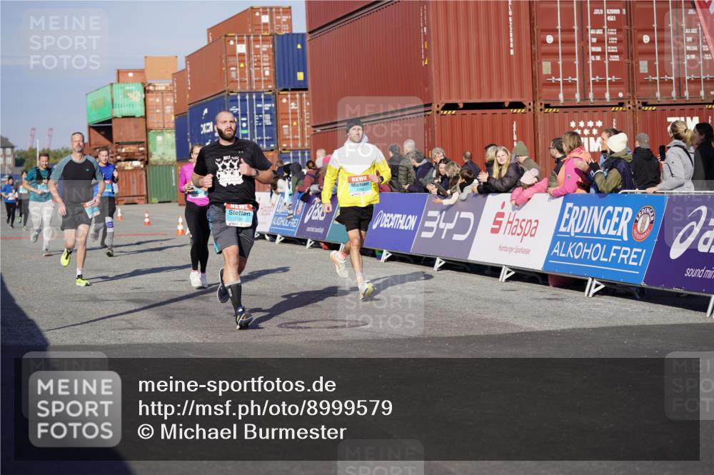 03.10.2025 - Köhlbrandbrückenlauf Michael Burmester http://msf.ph/oto/8999579 03.10.2025 10:04:06 Ziel 1056, 1141, 1245, 1533, 1543, 1702, 2732, 2791, 2798, 3067, 3766, 3830 meine-sportfotos.de