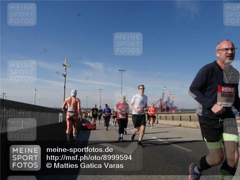 03.10.2025 - Köhlbrandbrückenlauf Matties Gatica Varas http://msf.ph/oto/8999594 03.10.2025 12:52:30 Position 2 4587 meine-sportfotos.de