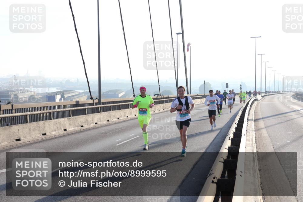 03.10.2025 - Köhlbrandbrückenlauf Julia Fischer http://msf.ph/oto/8999595 03.10.2025 09:17:57 Position 1  meine-sportfotos.de