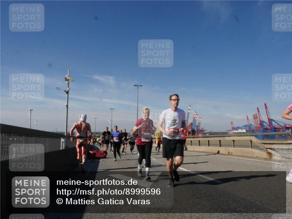 03.10.2025 - Köhlbrandbrückenlauf Matties Gatica Varas http://msf.ph/oto/8999596 03.10.2025 12:52:30 Position 2  meine-sportfotos.de