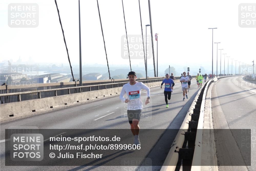 03.10.2025 - Köhlbrandbrückenlauf Julia Fischer http://msf.ph/oto/8999606 03.10.2025 09:18:00 Position 1 2176 meine-sportfotos.de